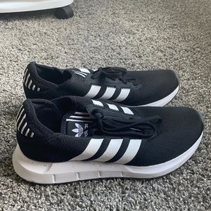 Adidas Swift Run X shoes black and white